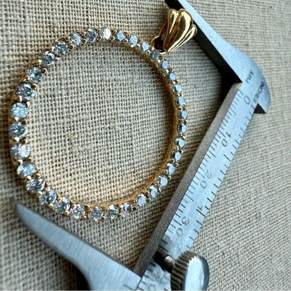 STUNNING LARGE GOLDTONE CRYSTAL CIRCLE PENDANT ✨ - Picture 11 of 17